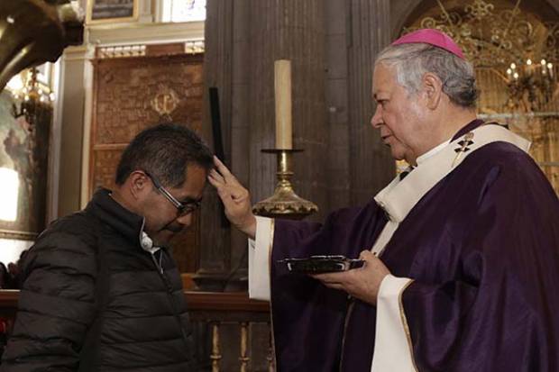 Inició la cuaresma, arzobispo de Puebla encabezó la ceremonia de Miércoles de Ceniza