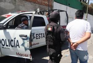Atracaron unidad de la Ruta 1 y policía los capturó cuando escapaban en Xonaca