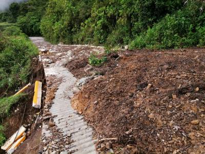 Lluvias dejan 80 deslaves y 33 viviendas dañadas en la Sierra Norte de Puebla