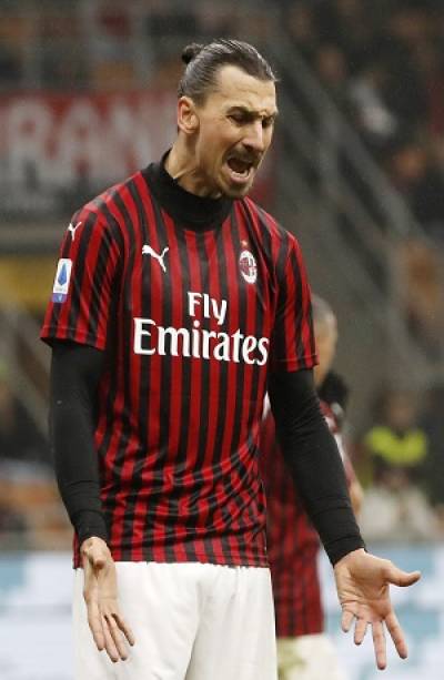 Ibrahimovic salió lesionado de los entrenamientos del Milan