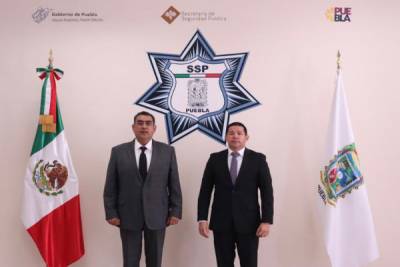 En su primer acto como gobernador, Sergio Salomón se reúne con secretario de Seguridad