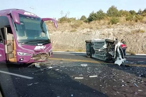 Mueren dos personas tras colisión en la autopista Amozoc-Perote