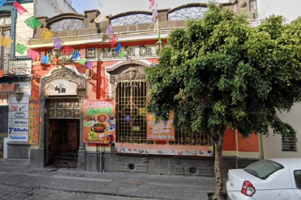 Asaltan a trabajadores y comensales de restaurante en el centro de Puebla