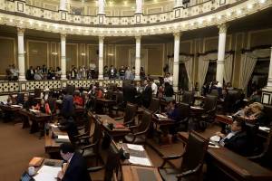 Diputados avalan reglas para vender bienes asegurados al crimen en Puebla