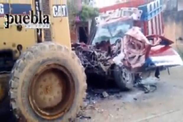Mueren siete personas en colisión de camioneta en Xiutetelco