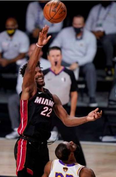 NBA: Miami Heat evita la barrida y se impone a Lakers 115-104