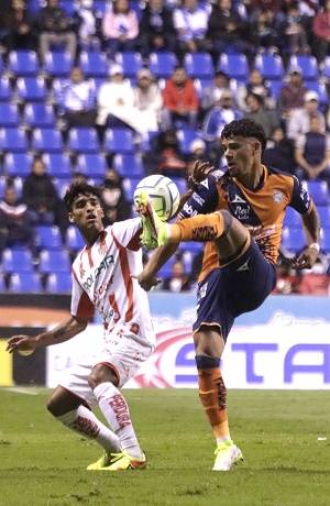 Club Puebla deja ir la victoria y empata 2-2 con Necaxa