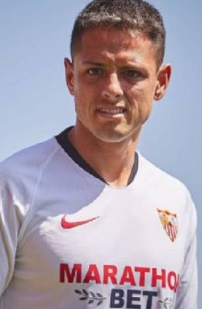 Chicharito sacrificó sueldo para llegar al Sevilla