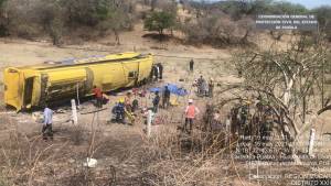 Están hospitalizados 11 heridos por accidente de autobús en la vía Acatlán-Izúcar de Matamoros