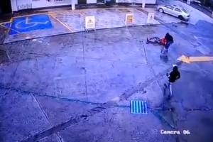 Atracan y disparan a despachador de gasolinera en Puebla