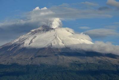 Reporta Cenapred crecimiento de un domo al interior del Popocatépetl
