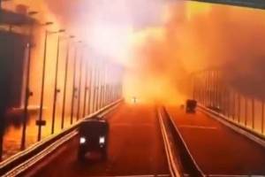 Rusia acusa a Ucrania de la explosión en el puente Crimea; ataca Zaporiyia
