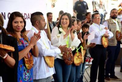 Claudia Rivera realiza ejercicio de vinculación ciudadana en La Resurrección