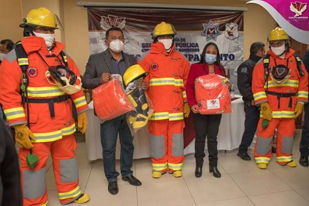 Lupita Daniel entrega equipo profesional para Bomberos y Policía Municipal de Cuautlancingo