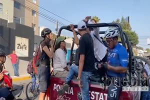 VIDEO: Detienen a sujeto que &quot;aventó&quot; camioneta a ciclistas durante cierre en la Recta a Cholula