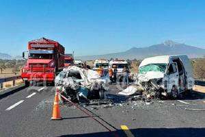 Mueren tres personas tras accidente vial en Cuapiaxtla