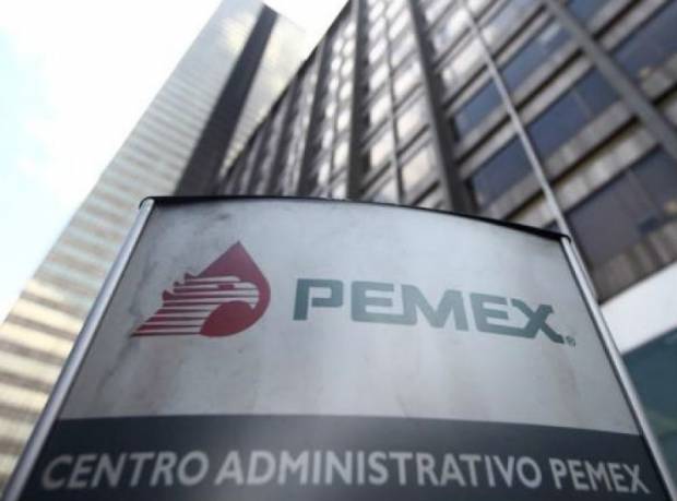 Pemex despide a funcionario por contratos a la prima de AMLO
