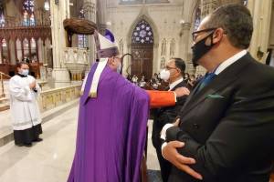 En la Catedral de San Patricio rinden homenaje a migrantes poblanos muertos por COVID