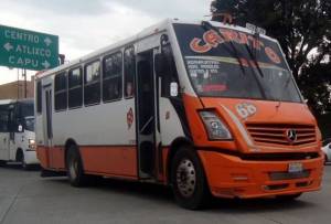 Sujetos atracaron dos unidades de transporte público en Puebla