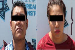 Detienen a sujetos con vehículo robado y arma de fuego en Puebla
