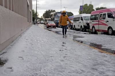 VIDEO Y FOTOS. Extraordinaria granizada pinta de blanco a Puebla