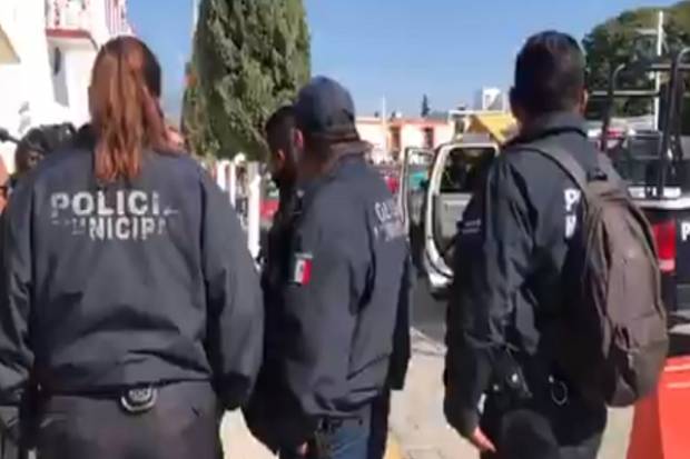 Policías de Amozoc realizan paro de labores; exigen pago de quincenas de noviembre