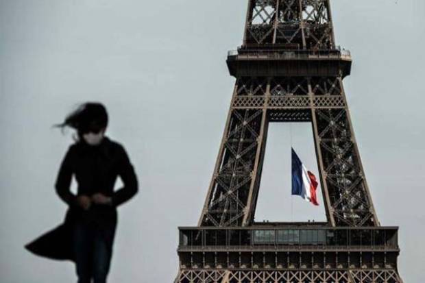 Francia impone toque de queda en París por rebrote de COVID-19