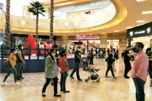 Reducen horarios a plazas comerciales, negocios y restaurantes por aumento de COVID en Puebla