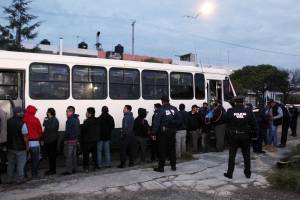 FOTOS: Policía Estatal realiza operativos en unidades de transporte público en Puebla