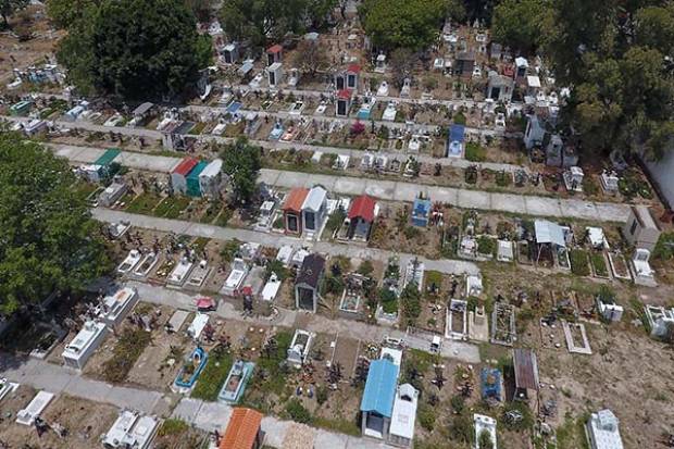 Municipios determinarán reapertura de panteones en Todos Santos: Miguel Barbosa