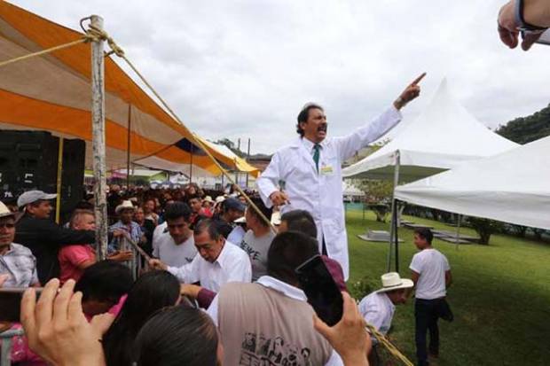 Médicos protestan durante acto de AMLO en Veracruz