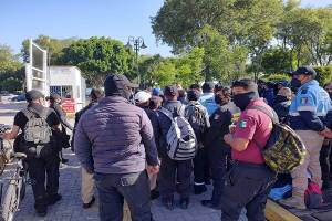 Trabajadores del Ayuntamiento de San Pedro Cholula hacen paro de labores por recorte a salario