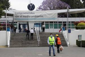 Volkswagen frena producción 15 días en Puebla por coronavirus