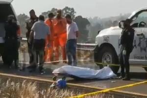 Volcadura de vehículo deja dos muertos y tres heridos en la Vía Atlixcáyotl