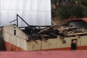 Fuertes vientos derribaron techos de desayunadores en Tehuacán y Ajalpan