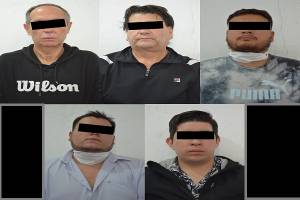 Roban camioneta en Puebla y son capturados tras persecución en Tlaxcalancingo