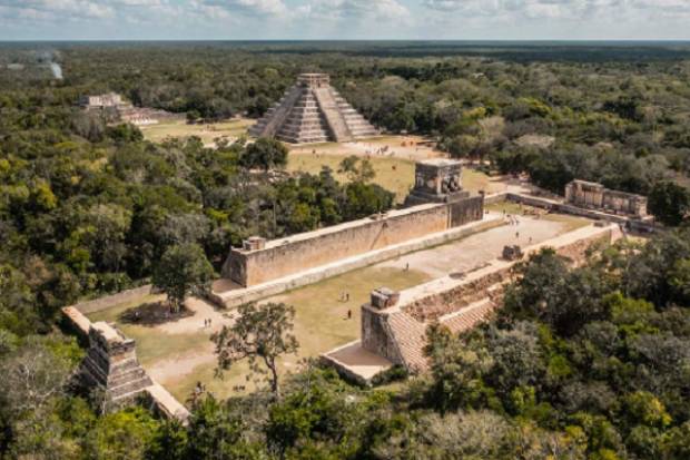 Hallan disco con jeroglíficos mayas en Chichen Itzá