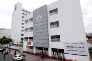 60 médicos, químicos y enfermeras del hospital ISSSTE Puebla padecen COVID