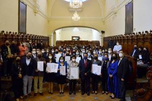 BUAP: 70 egresados reciben premio de excelencia
