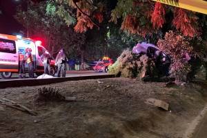 Motociclista muere atropellado por vehículo que volcó en Amalucan
