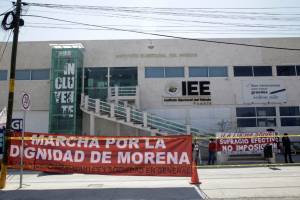 Morena Puebla lleva su guerra por candidaturas al IEE; bloquean registros