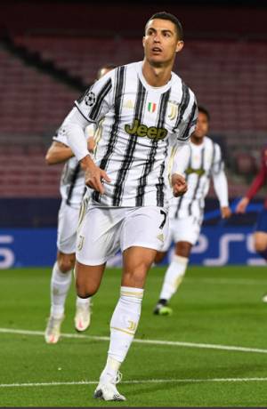 Cristiano Ronaldo hace doblete en victoria de Juventus 3-0 ante Barcelona