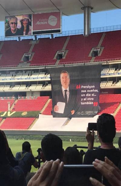 Jorge Vergara tuvo emotiva despedida en el estadio de Chivas