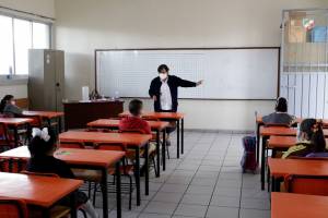 En primer mes de clases, 50 escuelas cerraron temporalmente por COVID: SEP Puebla