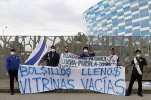 Aficionados reclaman al Club Puebla el mal paso del equipo