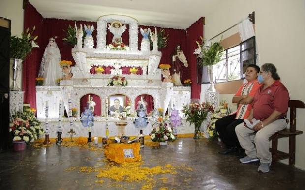 En Huaquechula colocan altares... con sana distancia