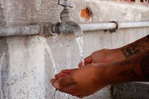 Diputados prohíben cortes de agua pese a adeudos a pequeños consumidores de Puebla