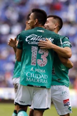 Club Puebla se aplica harakiri y pierde ante León con autogol