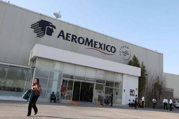 Aeroméxico solicita terminar contratos colectivos de pilotos y sobrecargos