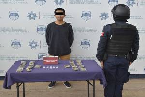 Sujeto con 300 dosis de droga es capturado en Lomas de Castillotla